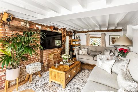 3 bedroom semi-detached house for sale - Pains Hill, Oxted, RH8