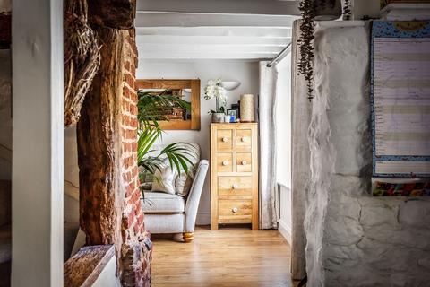 3 bedroom semi-detached house for sale - Pains Hill, Oxted, RH8