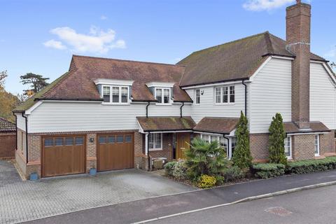1 Firs Close, Horsham, RH12 1GD