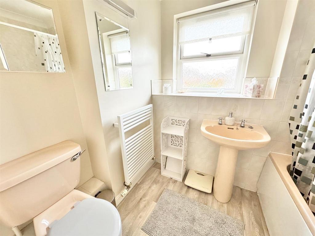 Bathroom 2.jpg