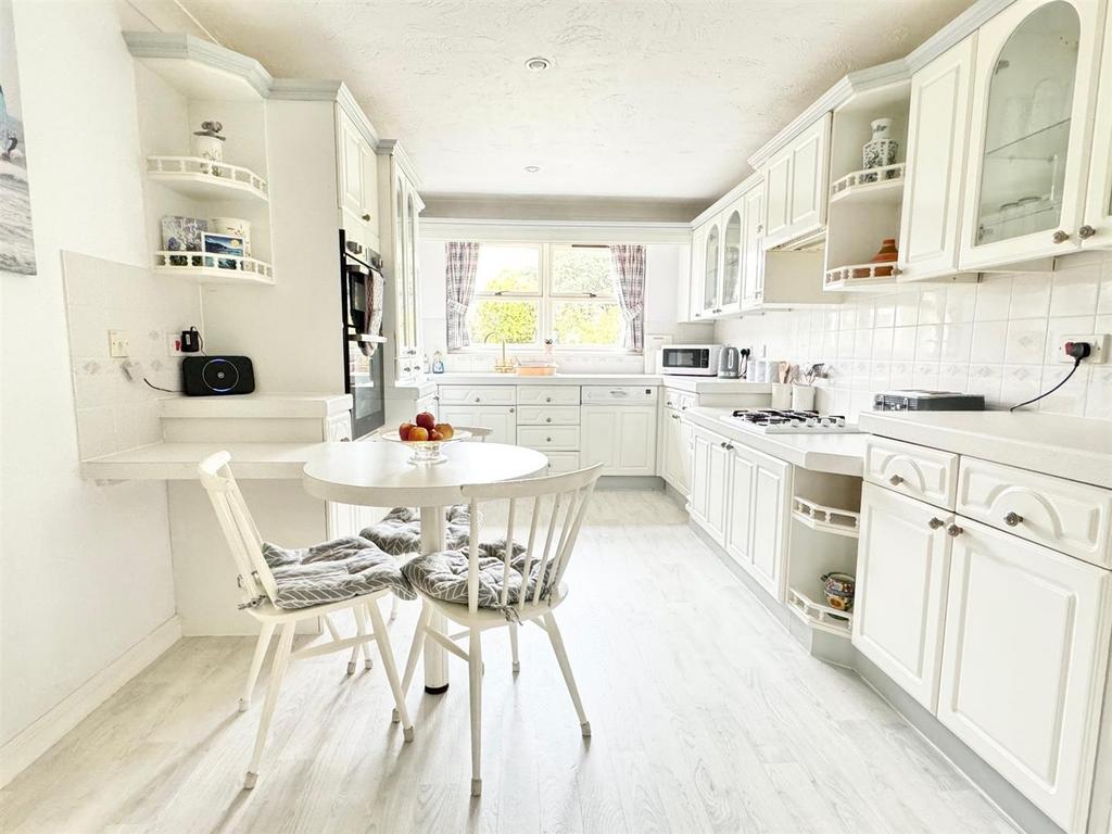 Kitchen 4.jpg