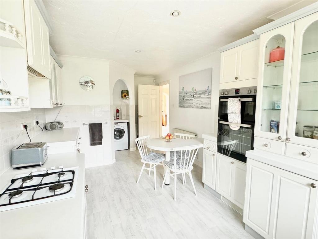 Kitchen 3.jpg
