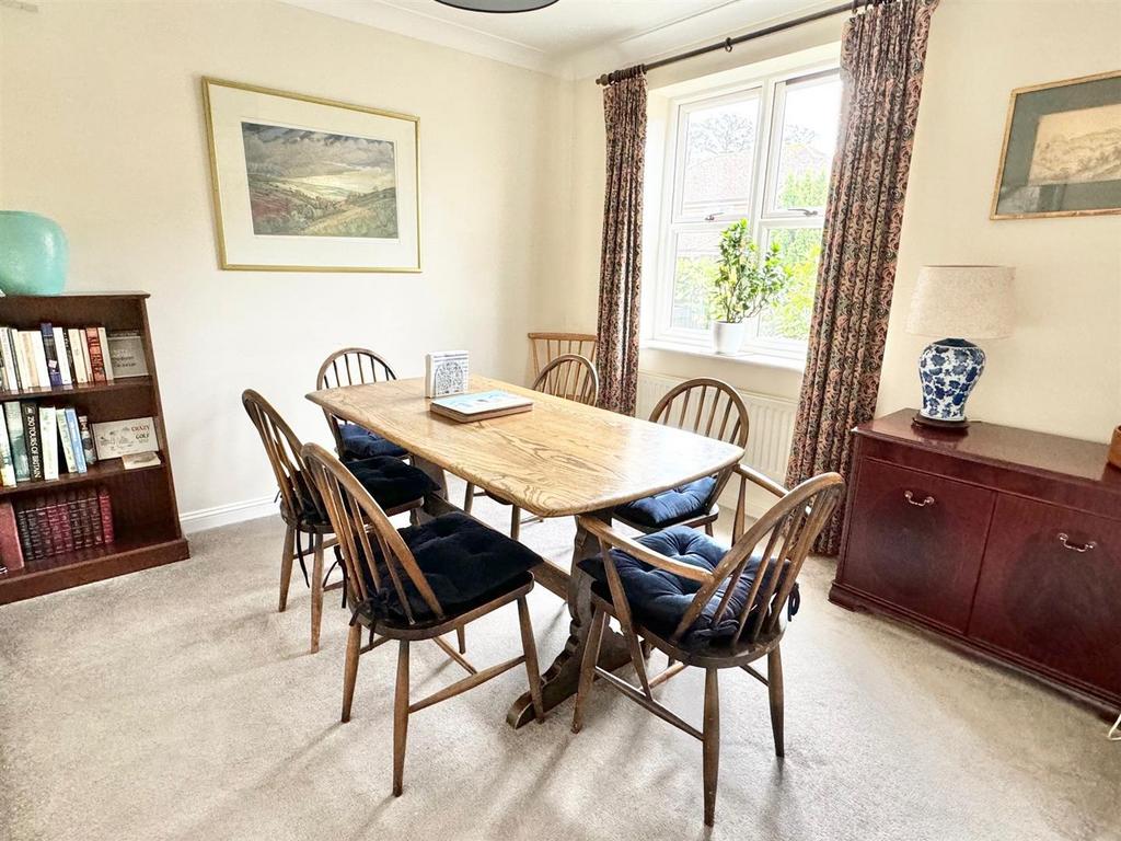 Dining room.jpg