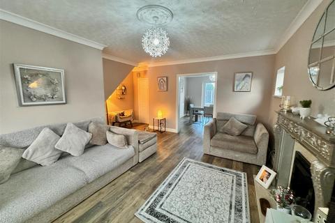 6 Carter Avenue, Codsall, Wolverhampton, WV8 1HQ