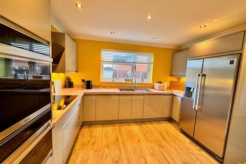 6 Carter Avenue, Codsall, Wolverhampton, WV8 1HQ
