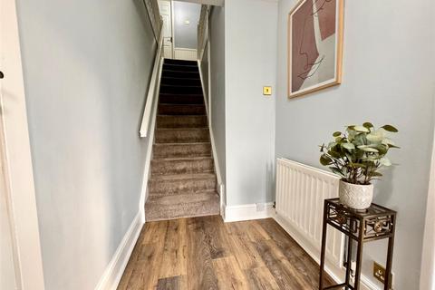 6 Carter Avenue, Codsall, Wolverhampton, WV8 1HQ