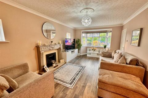 6 Carter Avenue, Codsall, Wolverhampton, WV8 1HQ