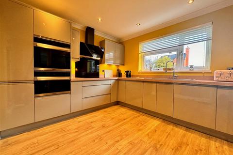 6 Carter Avenue, Codsall, Wolverhampton, WV8 1HQ