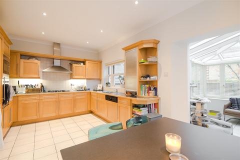 4 bedroom end of terrace house to rent, Trinity Church Road, Barnes