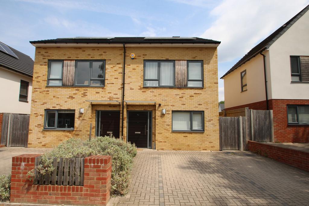 Larch Way, Bromley BR2 3 bed semidetached house for sale £625,000