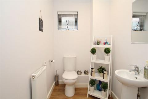 3 bedroom semi-detached house for sale - Larch Way, Bromley BR2
