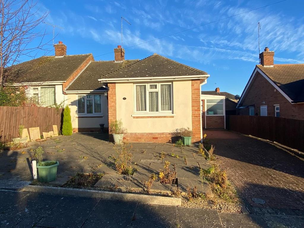Laburnum Crescent, Spinney Hill, Northampton NN3 2 bed semidetached