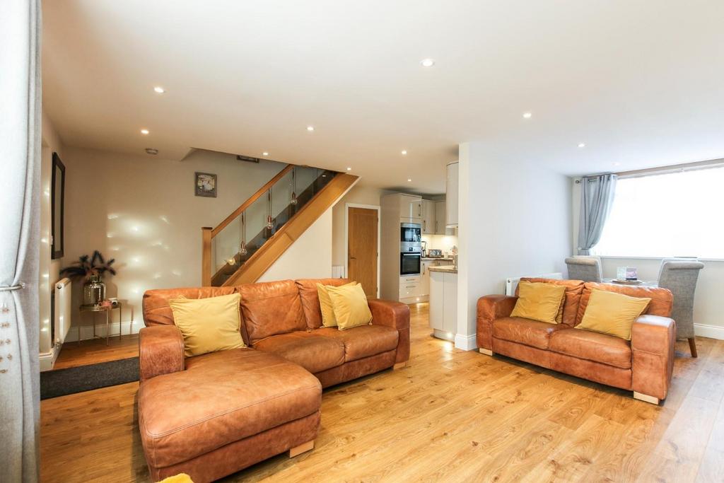 Gladstonbury Place, Longbenton, NE12 4 bed semidetached house for sale