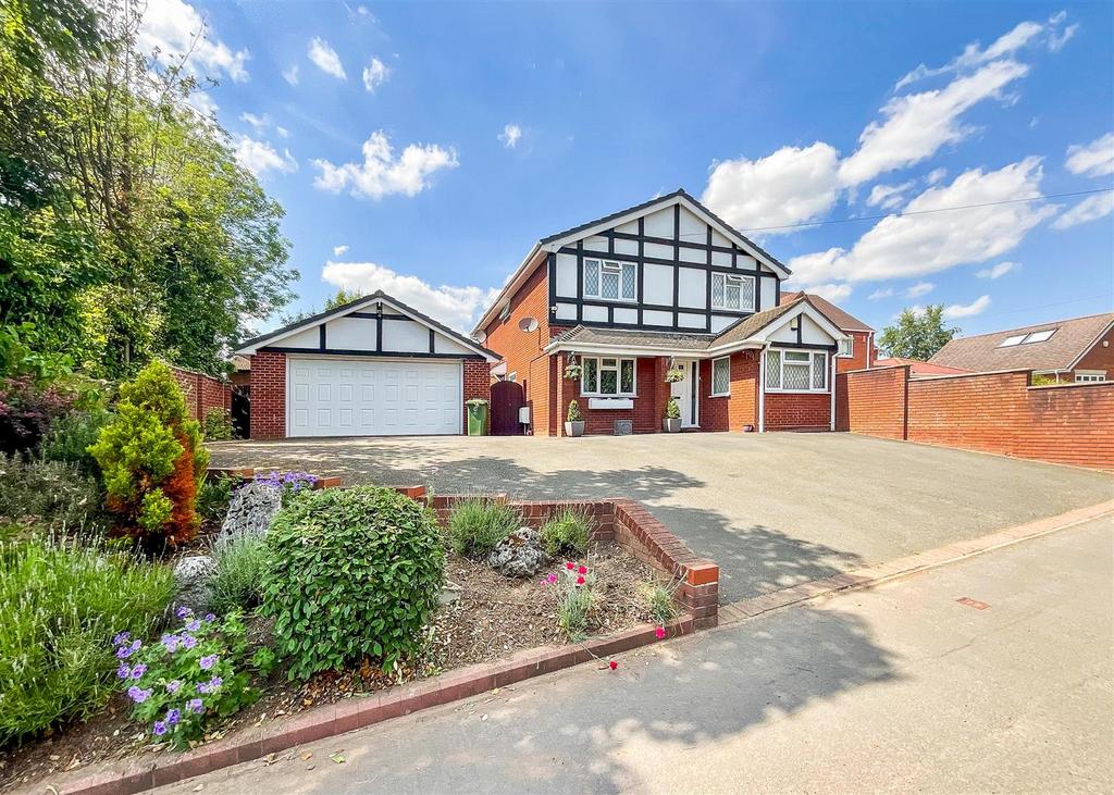 4 Lawn Lane, Coven 4 bed detached house to rent £1,650 pcm (£381 pw)