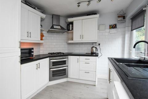 2 bedroom end of terrace house for sale - 5 Manor Close, Codsall, Wolverhampton