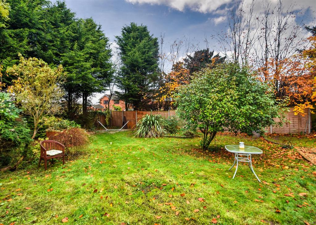 5 Manor Close - Garden.jpg