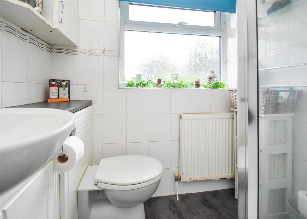 5 Manor Close - Shower Room.jpg
