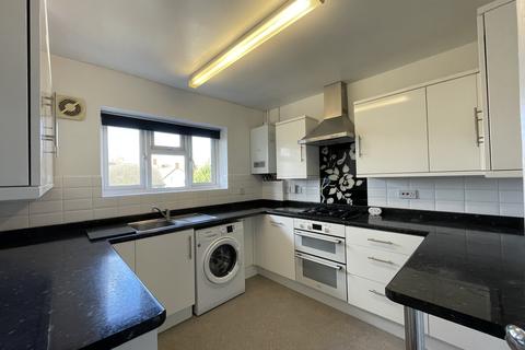 2 bedroom maisonette to rent, Derwent Drive, Burnham