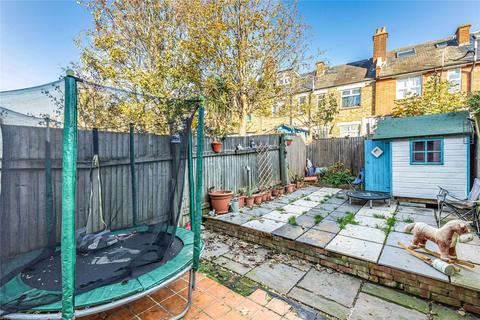 205 Coteford Street, London, SW17 8NN