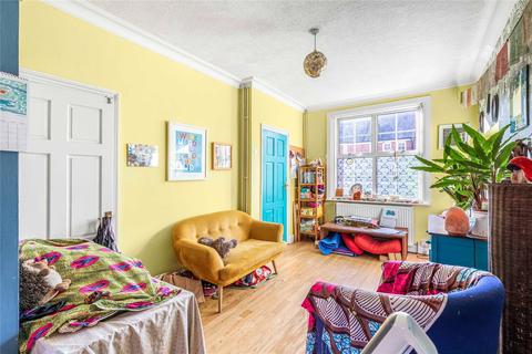 205 Coteford Street, London, SW17 8NN