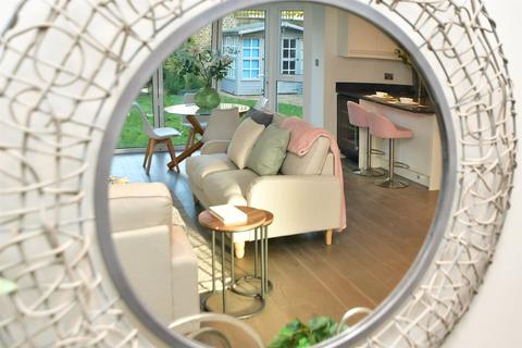 8 Brogdale Place, Ospringe, Faversham, ME13 0AF