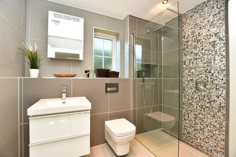 8 Brogdale Place, Ospringe, Faversham, ME13 0AF
