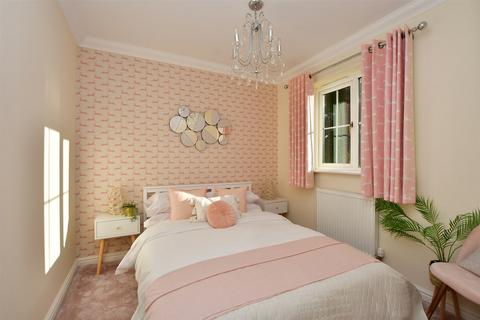 8 Brogdale Place, Ospringe, Faversham, ME13 0AF