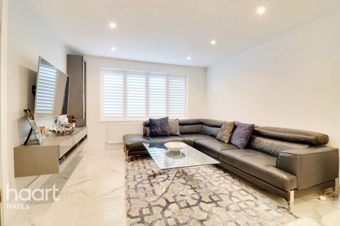 31 Marian Close, Hayes, UB4 9DA