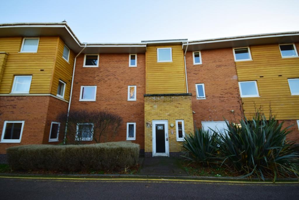 Manning Gardens Croydon CR0 2 bed apartment £1,500 pcm (£346 pw)