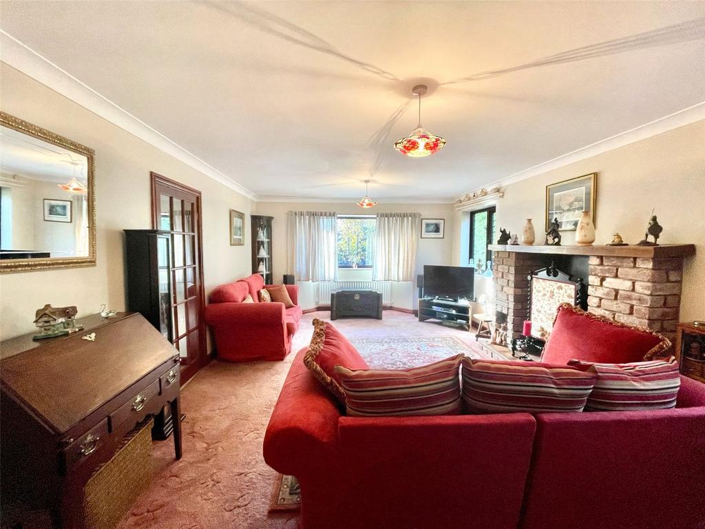 Buttington, Welshpool, Powys, SY21 5 bed detached house for sale £465,000