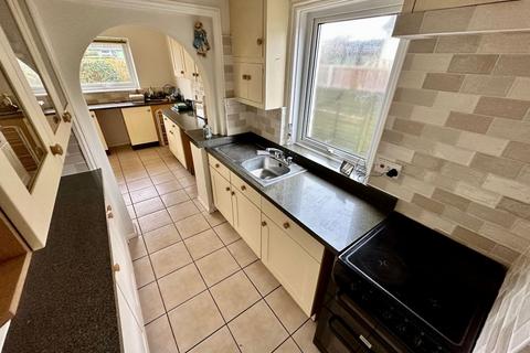 3 bedroom detached house for sale - 17 Peckham Avenue, New Milton, Hampshire, BH25 6SL