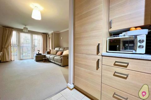 1 bedroom flat for sale - Forest Close, Wexham, Slough, Berkshire, SL2 4FJ