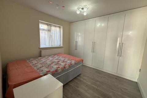 1 bedroom flat to rent, Allenby Road, Southall, Greater London, UB1
