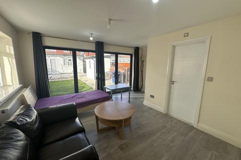 1 bedroom flat to rent, Allenby Road, Southall, Greater London, UB1