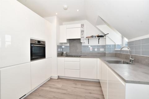 Flat 2, 11 Dover Road, Tadworth, KT20 5FN