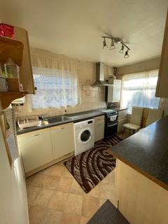 2 bedroom apartment to rent - Shelley Close, Hayes UB4