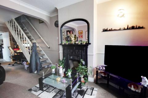 2 bedroom terraced house for sale - Queens Park Road, Romford