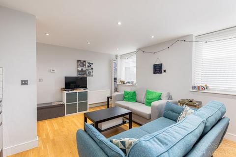 2 bedroom flat for sale, Christopher Road, East Grinstead RH19