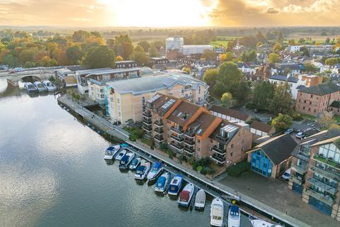 2 Becketts Place, Hampton Wick, Kingston Upon Thames, KT1 4EQ