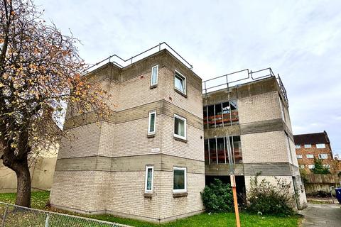 62 Myrtledene Road, London, SE2 0EU