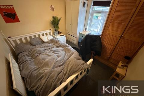 3 bedroom terraced house to rent, Earls Road