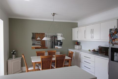 96 Willow Tree Lane, Hayes, UB4 9BL