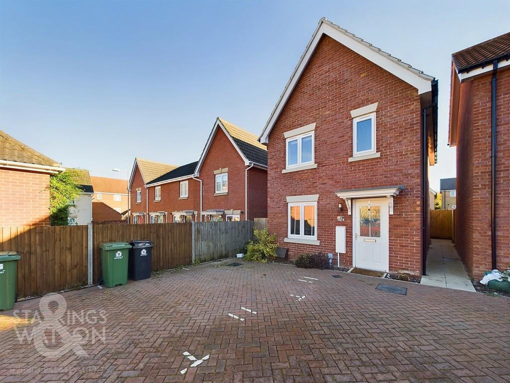 Teal Drive, Queens Hill, Norwich 3 bed detached house for sale £270,000