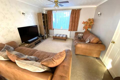19 Daimler Close, Northampton, NN3 5JT