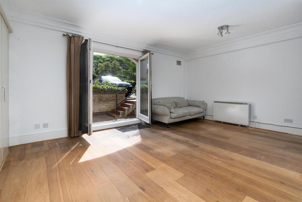 03 To Let Studio Flat Patio www.islingtonpropertie