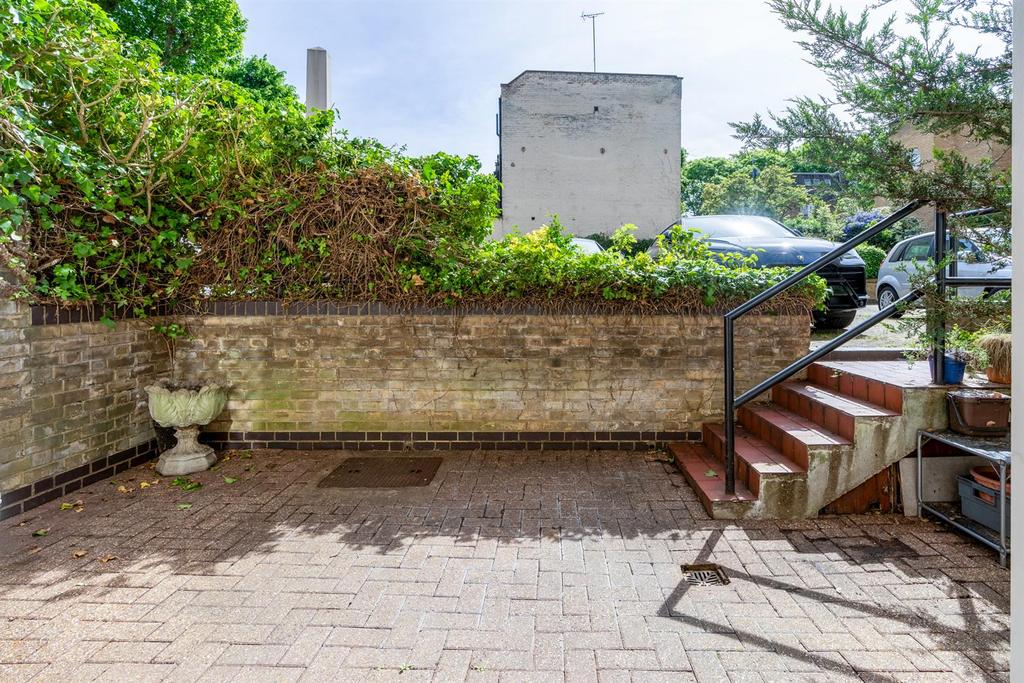 08 To Let Studio Flat Patio www.islingtonpropertie