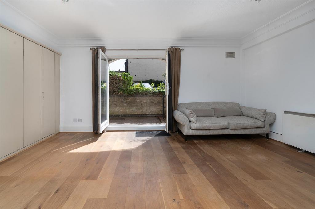 04 To Let Studio Flat Patio www.islingtonpropertie