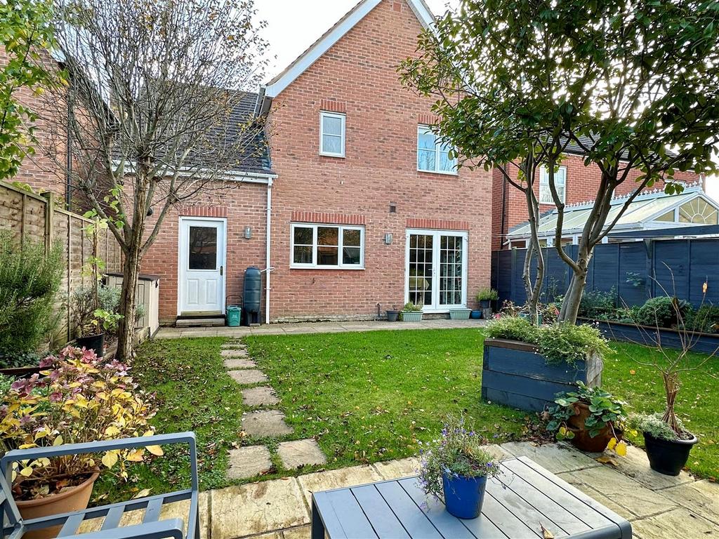 Garden to house