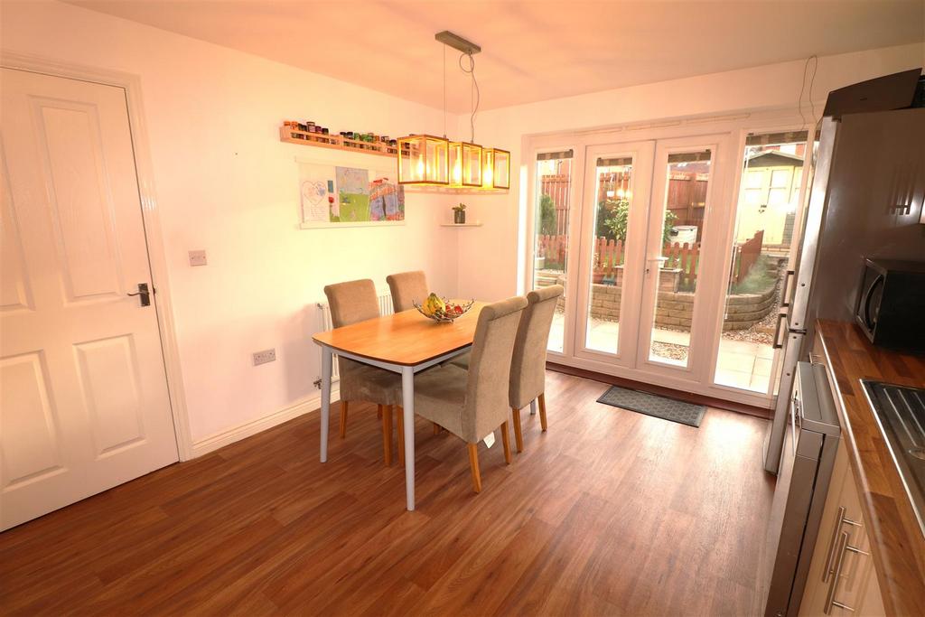 Breakfasting kitchen