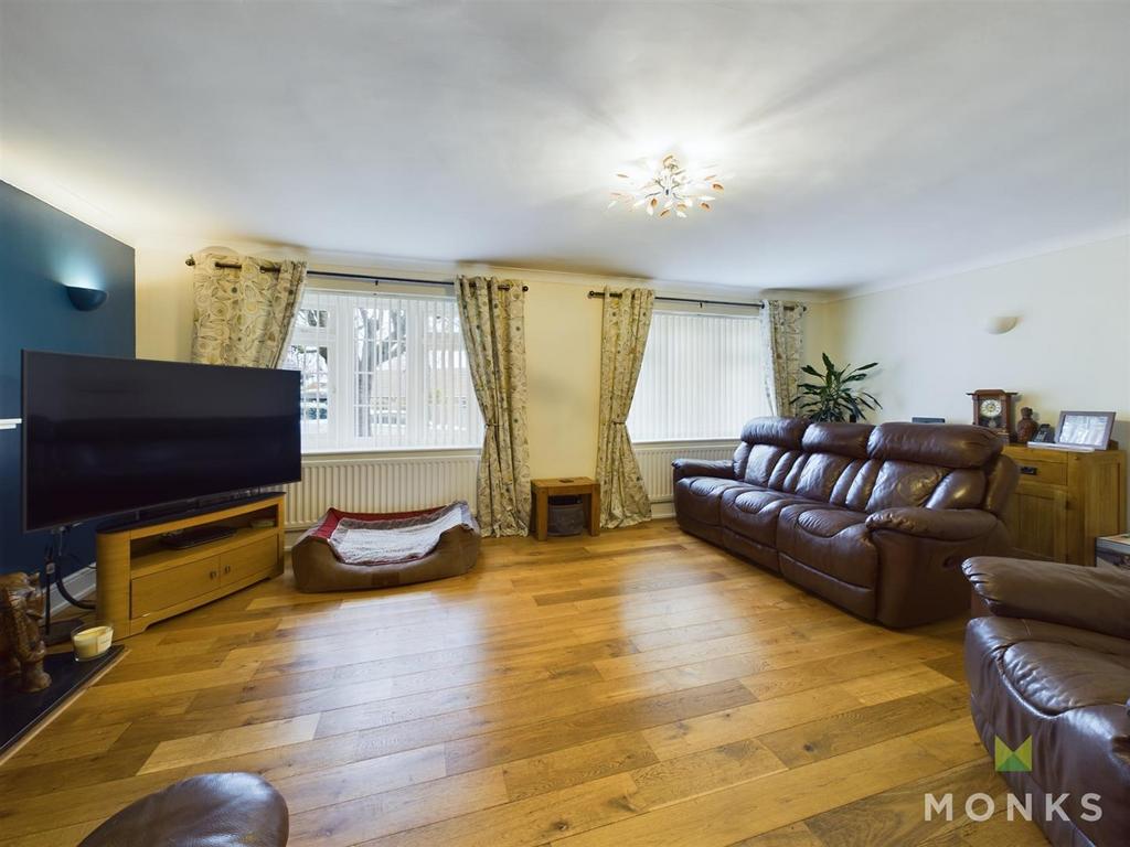 Glentworth Avenue, Oswestry 5 bed detached house for sale £510,000